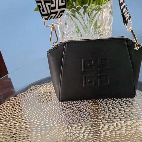 Givenchy - Picture 13 of 15